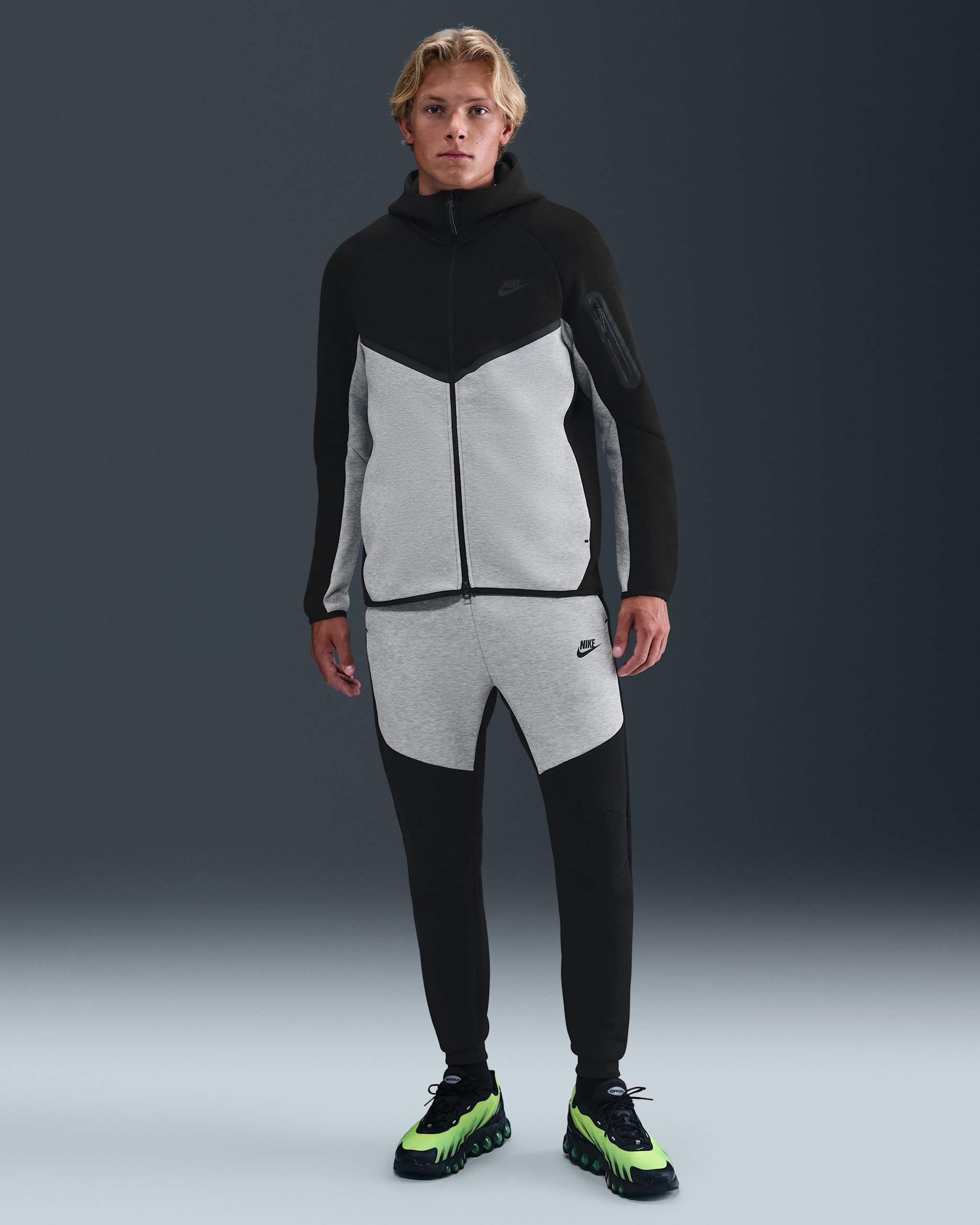 テックフリース NIKE りーや US FLEECE TECH XS トップス